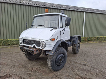Vrachtwagen UNIMOG