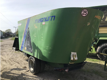 Voermengwagen FARESIN