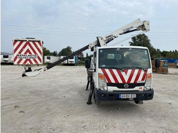 Vrachtwagen hoogwerker NISSAN