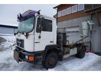 Vrachtwagen met open laadbak MAN