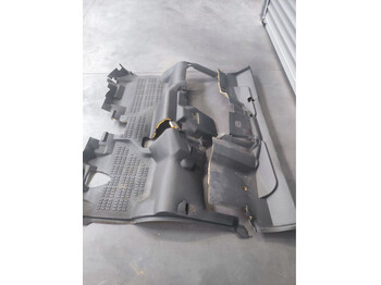 Cabine en interieur NISSAN