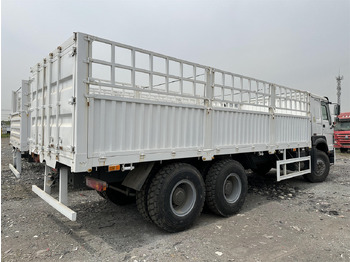 Veewagen vrachtwagen voor het vervoer van dieren SINOTRUK HOWO 371 Cargo truck: afbeelding 4