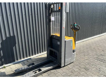 Stapelaar JUNGHEINRICH EJC