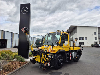 Vrachtwagen UNIMOG U400