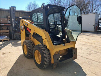 Schranklader CATERPILLAR 226D