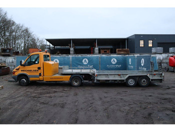 Vrachtwagen met open laadbak IVECO