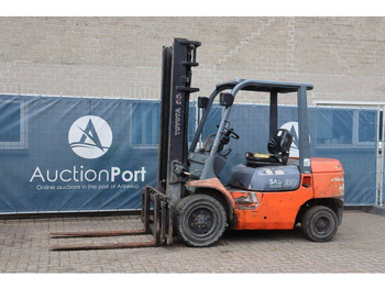 Diesel heftruck TOYOTA FDF 30