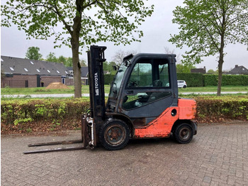 Diesel heftruck TOYOTA FDF 30