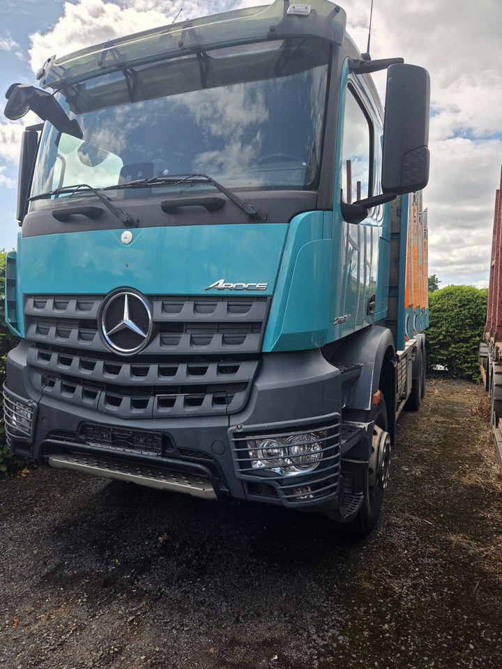 Mercedes-Benz Arocs 2651 Holztransporter Blatt Blatt Kran - Houttransport: afbeelding 1 Mercedes-Benz Arocs 2651 Holztransporter Blatt Blatt Kran - Houttransport: afbeelding 1