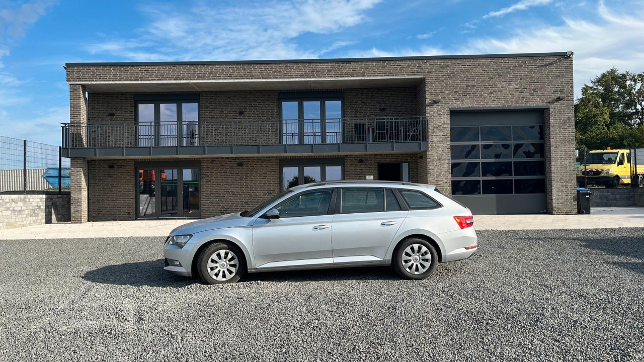 Skoda Superb Combi Active - Stationwagen: afbeelding 1 Skoda Superb Combi Active - Stationwagen: afbeelding 1