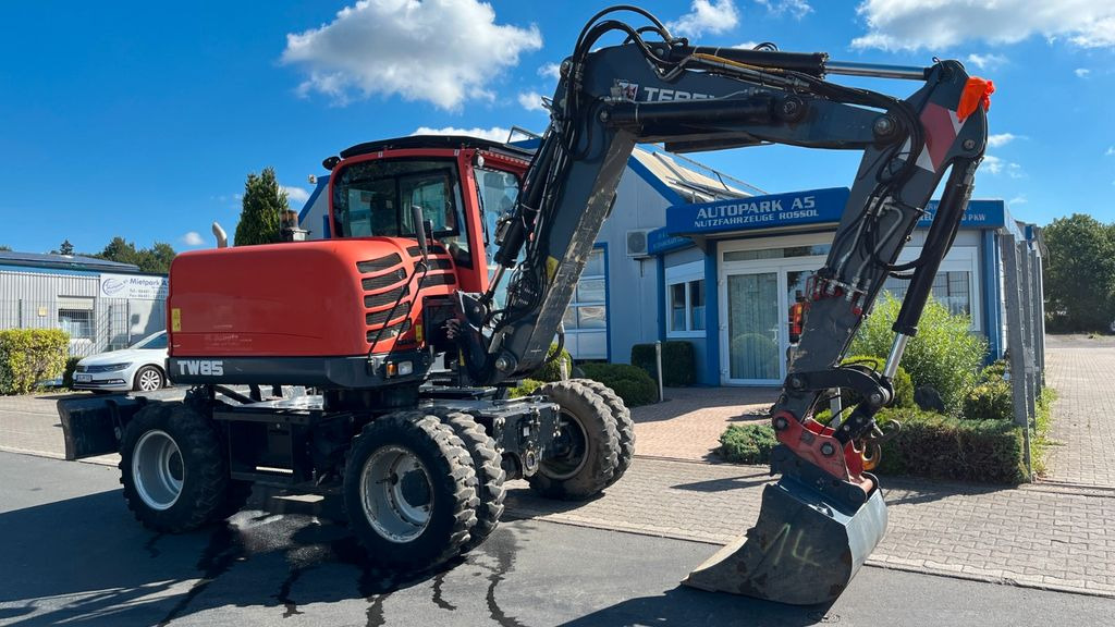 Terex TW85 Mobilbagger 8600 Kg Verstellausleger Terex TW85 Mobilbagger 8600 Kg Verstellausleger - Mobiele graafmachine: afbeelding 1 Terex TW85 Mobilbagger 8600 Kg Verstellausleger Terex TW85 Mobilbagger 8600 Kg Verstellausleger - Mobiele graafmachine: afbeelding 1