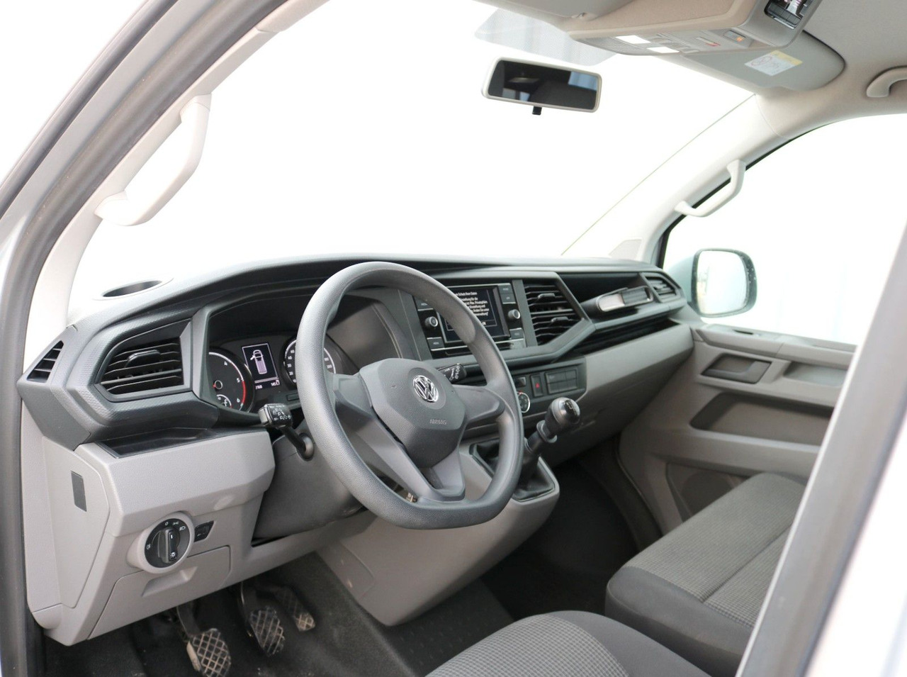 Volkswagen T6 TDI Kombi/9-Sitze/LR/Sitzh./Tempomat/AHK - Personenwagen: afbeelding 4 Volkswagen T6 TDI Kombi/9-Sitze/LR/Sitzh./Tempomat/AHK - Personenwagen: afbeelding 4