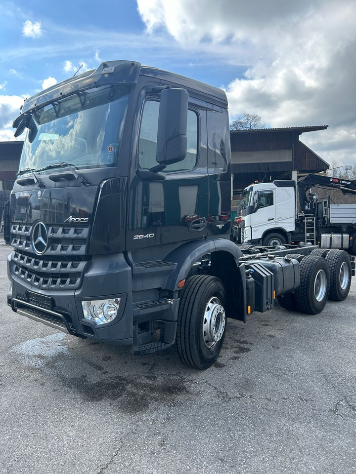 Mercedes-Benz Arocs 26.40 6x4 Kipperfahrgestell BB - Chassis vrachtwagen: afbeelding 1 Mercedes-Benz Arocs 26.40 6x4 Kipperfahrgestell BB - Chassis vrachtwagen: afbeelding 1