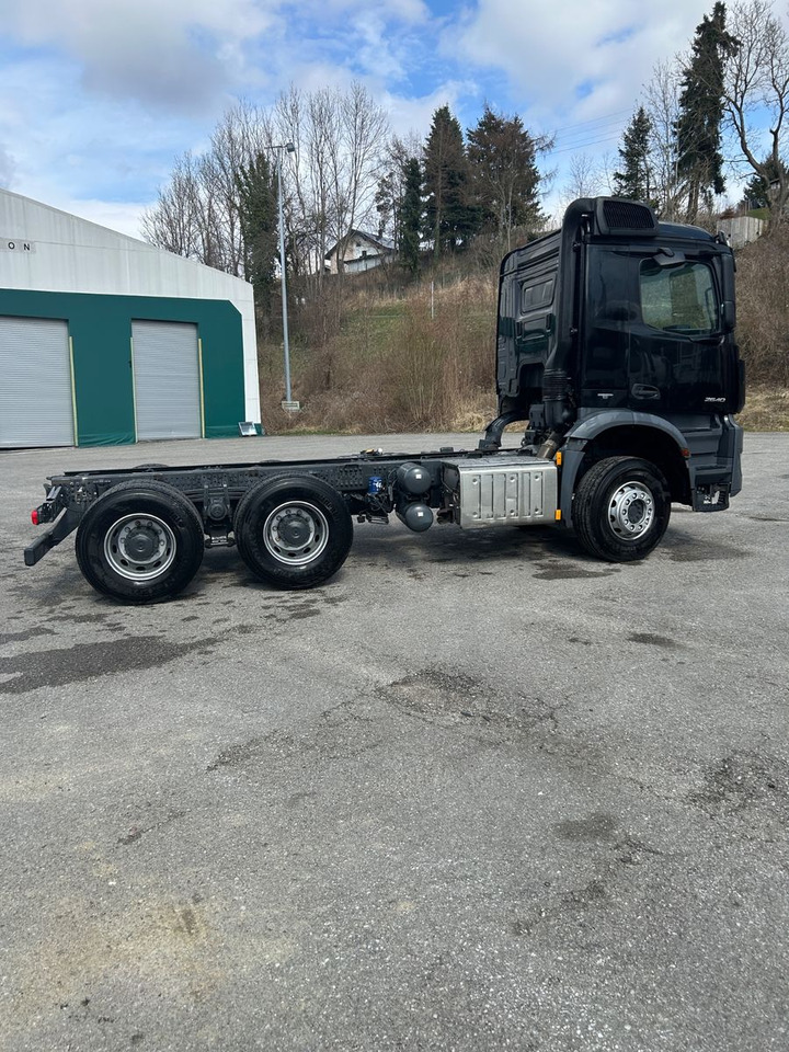 Mercedes-Benz Arocs 26.40 6x4 Kipperfahrgestell BB - Chassis vrachtwagen: afbeelding 4 Mercedes-Benz Arocs 26.40 6x4 Kipperfahrgestell BB - Chassis vrachtwagen: afbeelding 4