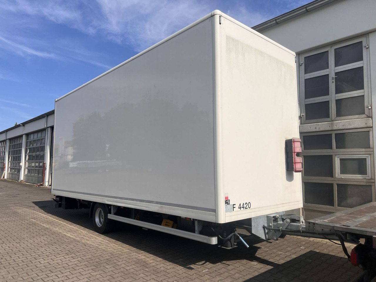 Ackermann 1 Achs Kofferanhänger mit Ladebordwand 10,5 t G - Gesloten aanhangwagen: afbeelding 2 Ackermann 1 Achs Kofferanhänger mit Ladebordwand 10,5 t G - Gesloten aanhangwagen: afbeelding 2