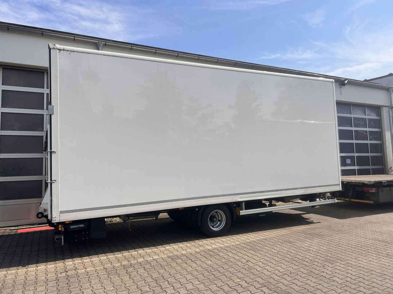 Ackermann 1 Achs Kofferanhänger mit Ladebordwand 10,5 t G - Gesloten aanhangwagen: afbeelding 5 Ackermann 1 Achs Kofferanhänger mit Ladebordwand 10,5 t G - Gesloten aanhangwagen: afbeelding 5