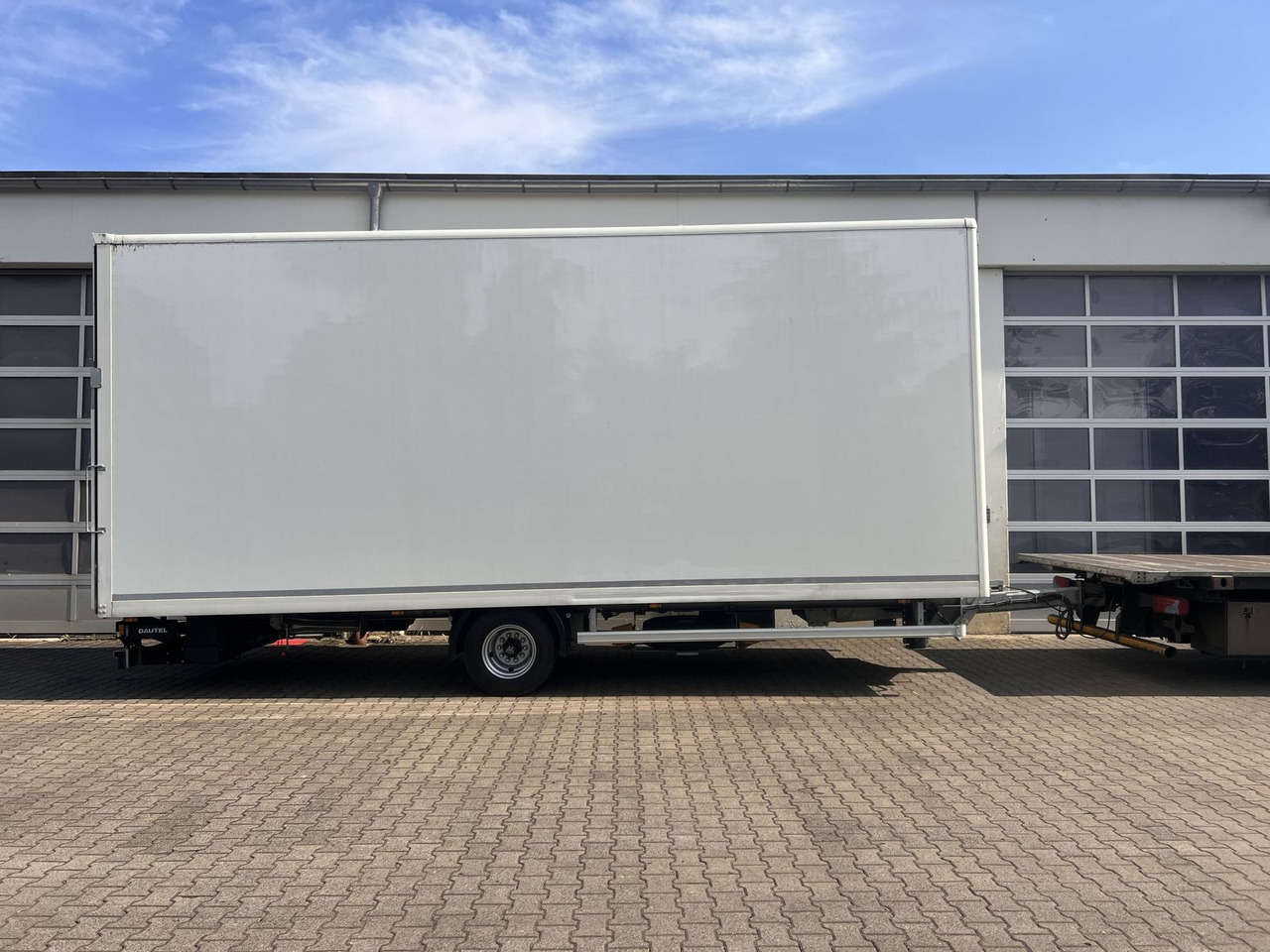 Ackermann 1 Achs Kofferanhänger mit Ladebordwand 10,5 t G - Gesloten aanhangwagen: afbeelding 4 Ackermann 1 Achs Kofferanhänger mit Ladebordwand 10,5 t G - Gesloten aanhangwagen: afbeelding 4