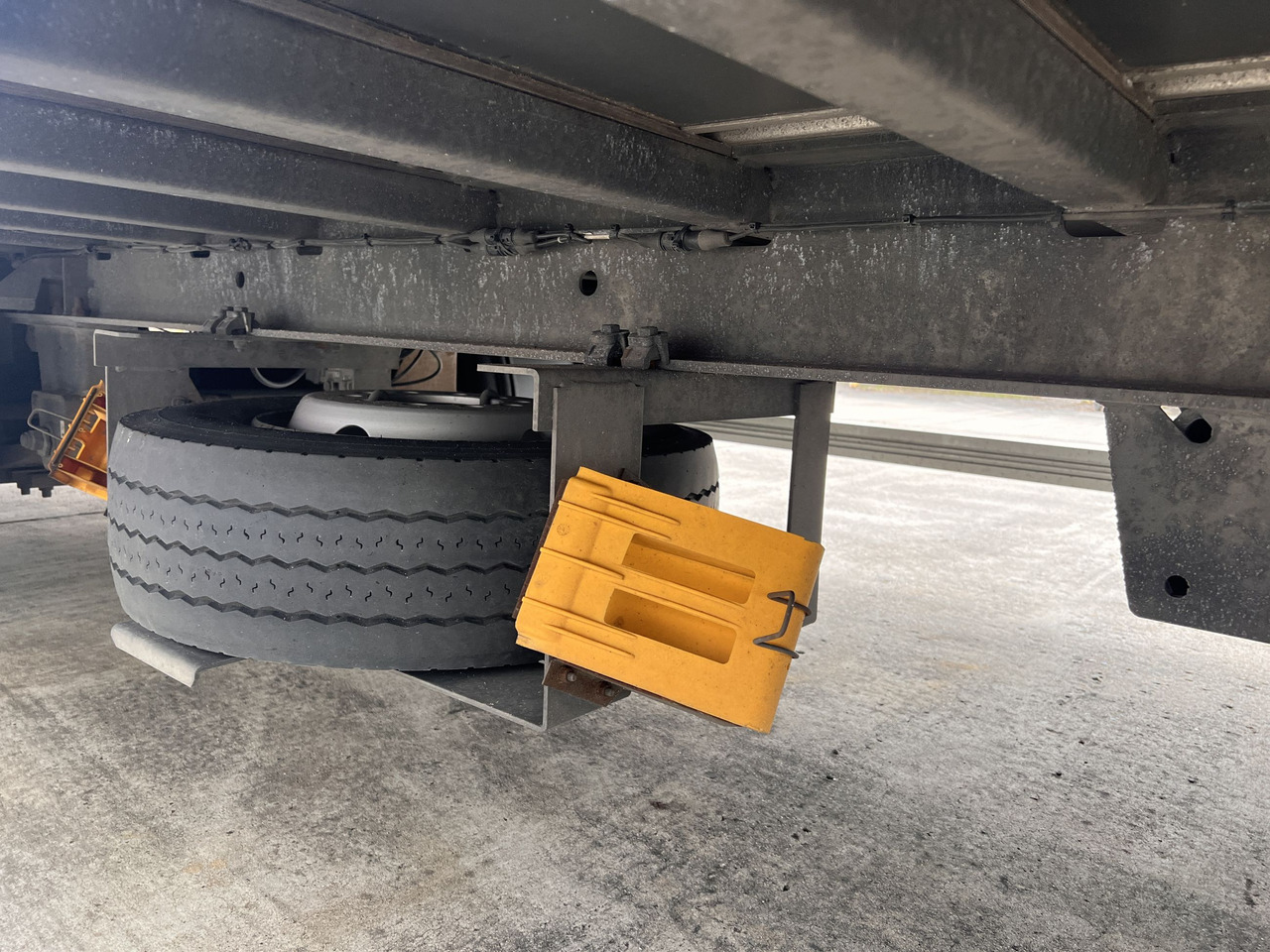 Ackermann Z-KA-F10.5/7,6 1 Achs Jumbo- Planenanhänger 10,5 t GG - Aanhangwagen met huif: afbeelding 4 Ackermann Z-KA-F10.5/7,6 1 Achs Jumbo- Planenanhänger 10,5 t GG - Aanhangwagen met huif: afbeelding 4