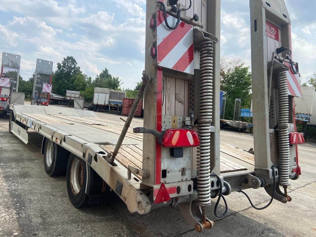 Fliegl DTS 300 3 Achs Tiefladeranhänger - Dieplader aanhangwagen: afbeelding 4 Fliegl DTS 300 3 Achs Tiefladeranhänger - Dieplader aanhangwagen: afbeelding 4