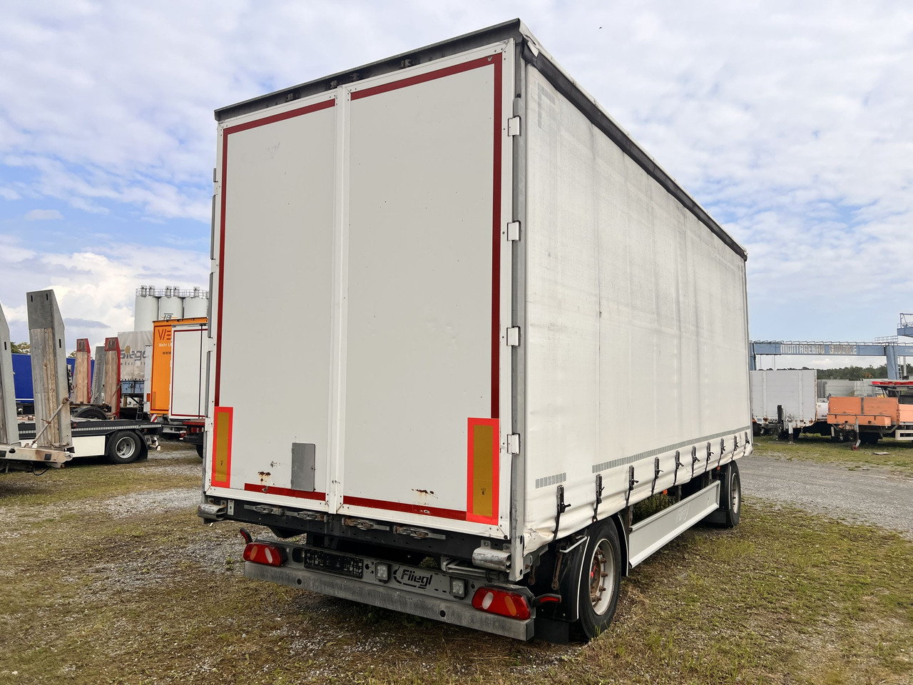 Fliegl ZPS180 2 Achs Jumbo- Planen, Mega, durchladbar - Aanhangwagen met huif: afbeelding 2 Fliegl ZPS180 2 Achs Jumbo- Planen, Mega, durchladbar - Aanhangwagen met huif: afbeelding 2