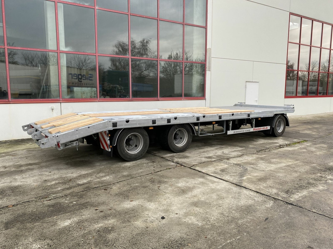 Möslein 3 Achs Tieflader gerader Ladefläche 8,10 m,Neuf - Dieplader aanhangwagen: afbeelding 5 Möslein 3 Achs Tieflader gerader Ladefläche 8,10 m,Neuf - Dieplader aanhangwagen: afbeelding 5