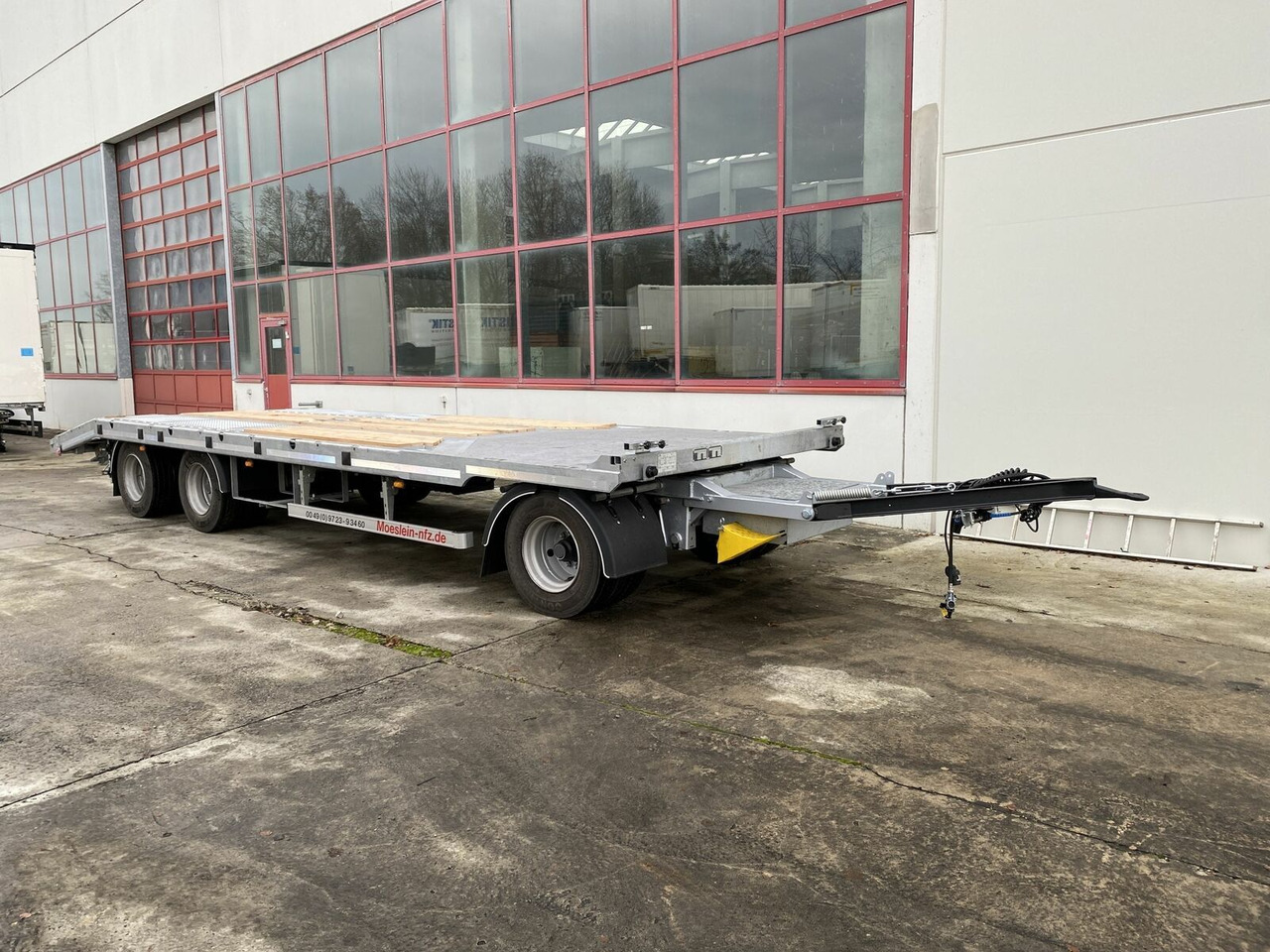 Möslein 3 Achs Tieflader gerader Ladefläche 9 m, Neufah - Dieplader aanhangwagen: afbeelding 2 Möslein 3 Achs Tieflader gerader Ladefläche 9 m, Neufah - Dieplader aanhangwagen: afbeelding 2