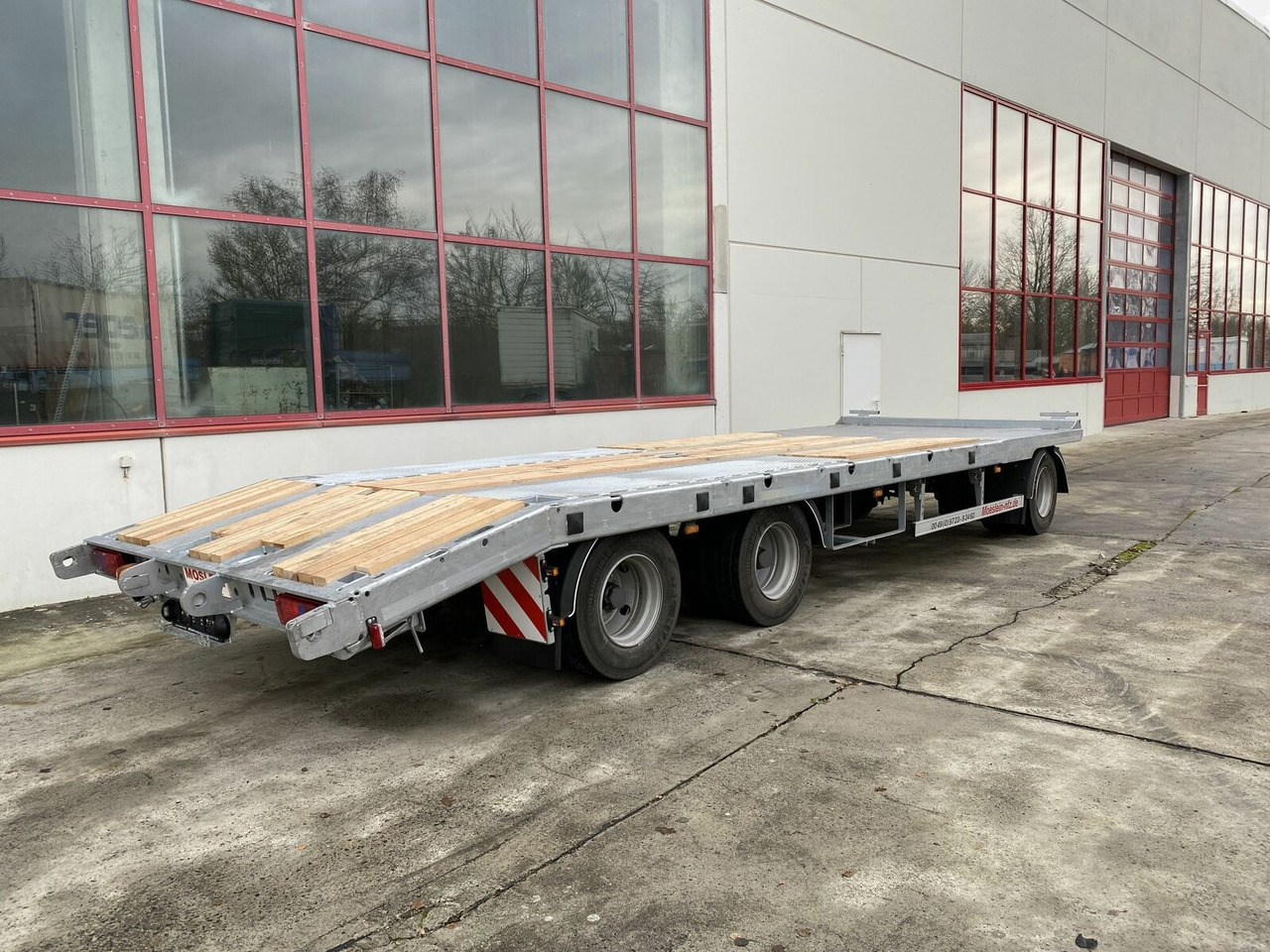 Möslein 3 Achs Tieflader gerader Ladefläche 9 m, Neufah - Dieplader aanhangwagen: afbeelding 4 Möslein 3 Achs Tieflader gerader Ladefläche 9 m, Neufah - Dieplader aanhangwagen: afbeelding 4