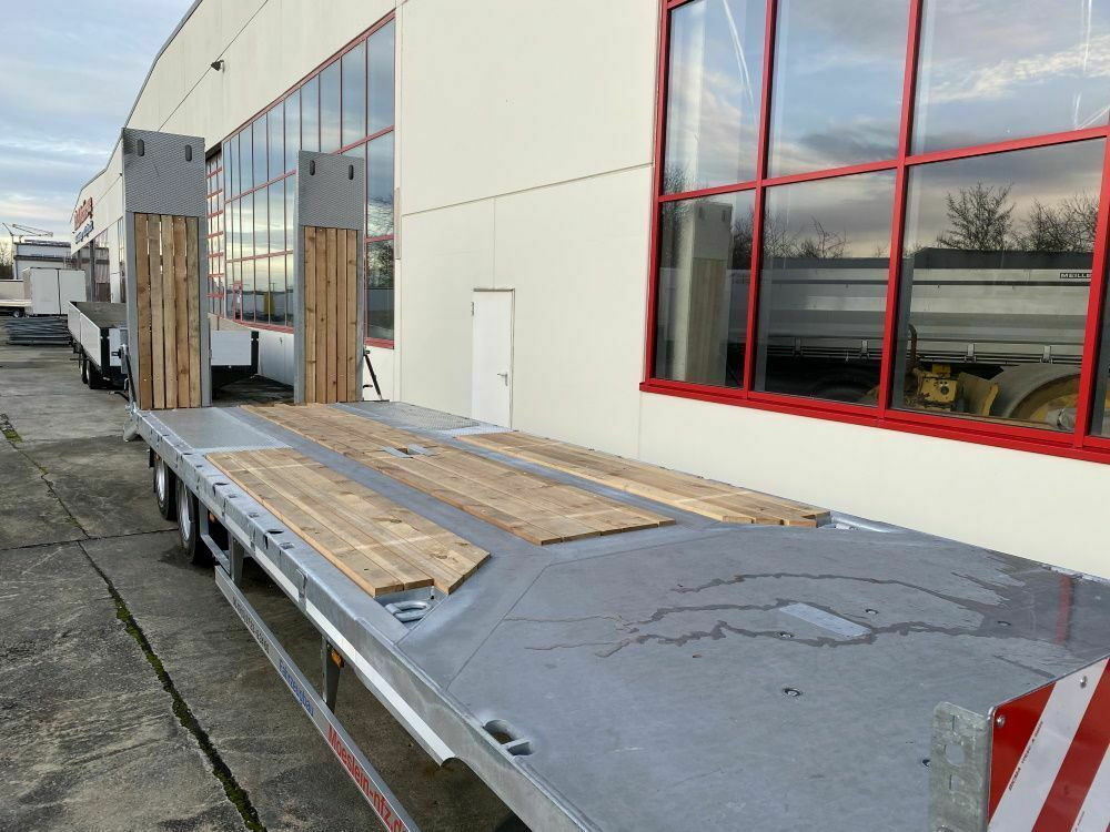 Möslein 3 Achs Tieflader mit gerader Ladefläche 9 m, Ne - Dieplader aanhangwagen: afbeelding 2 Möslein 3 Achs Tieflader mit gerader Ladefläche 9 m, Ne - Dieplader aanhangwagen: afbeelding 2