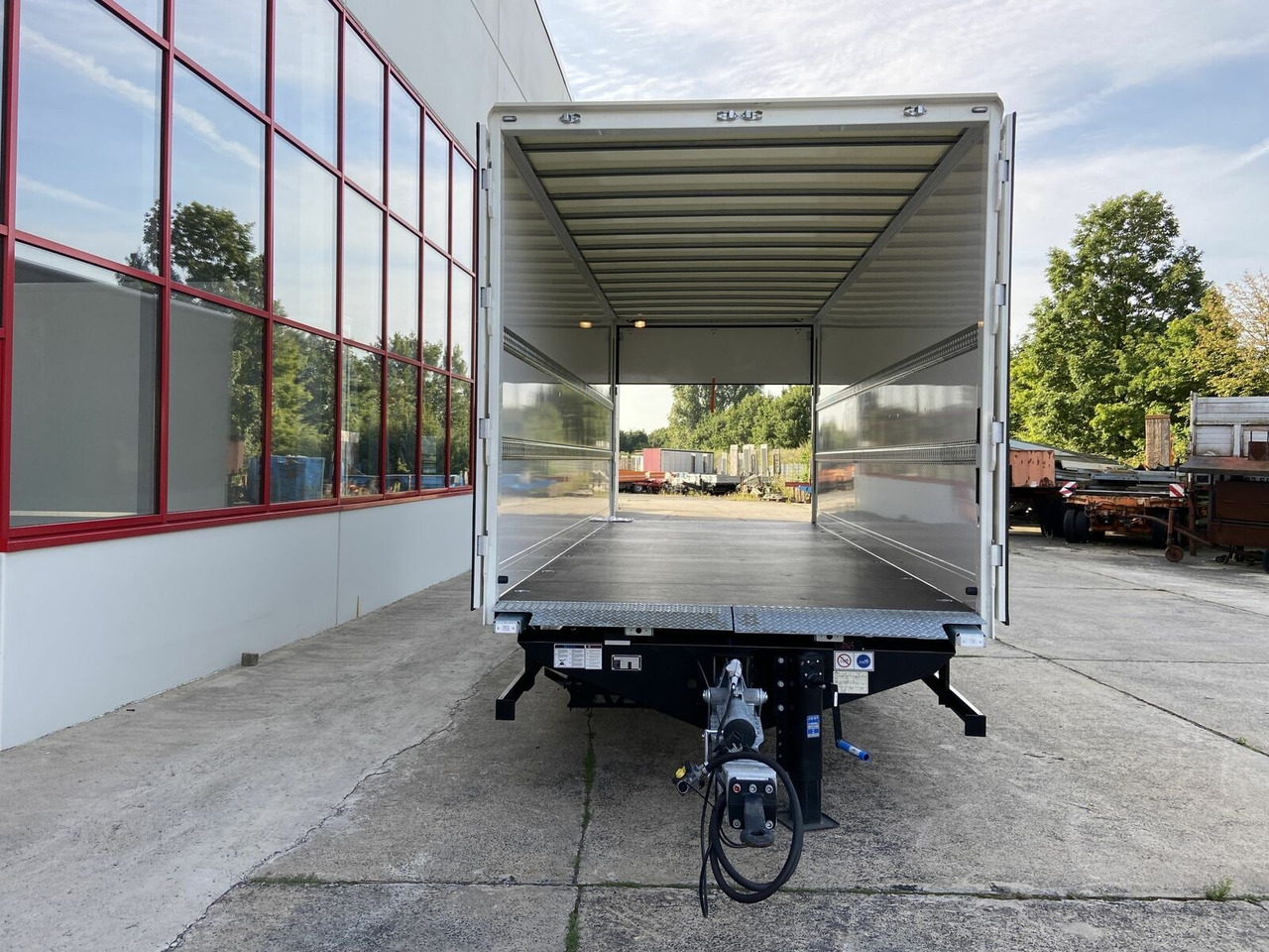 Möslein NEUER Tandem Koffer, Ladebordwand+ Durchladbar - Gesloten aanhangwagen: afbeelding 2 Möslein NEUER Tandem Koffer, Ladebordwand+ Durchladbar - Gesloten aanhangwagen: afbeelding 2