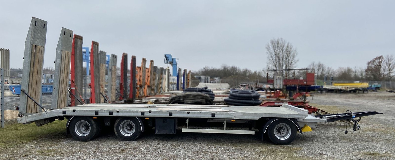 Möslein Neuwertig 3 Achs Tieflader 8,10 m Ladefläche - Dieplader aanhangwagen: afbeelding 2 Möslein Neuwertig 3 Achs Tieflader 8,10 m Ladefläche - Dieplader aanhangwagen: afbeelding 2