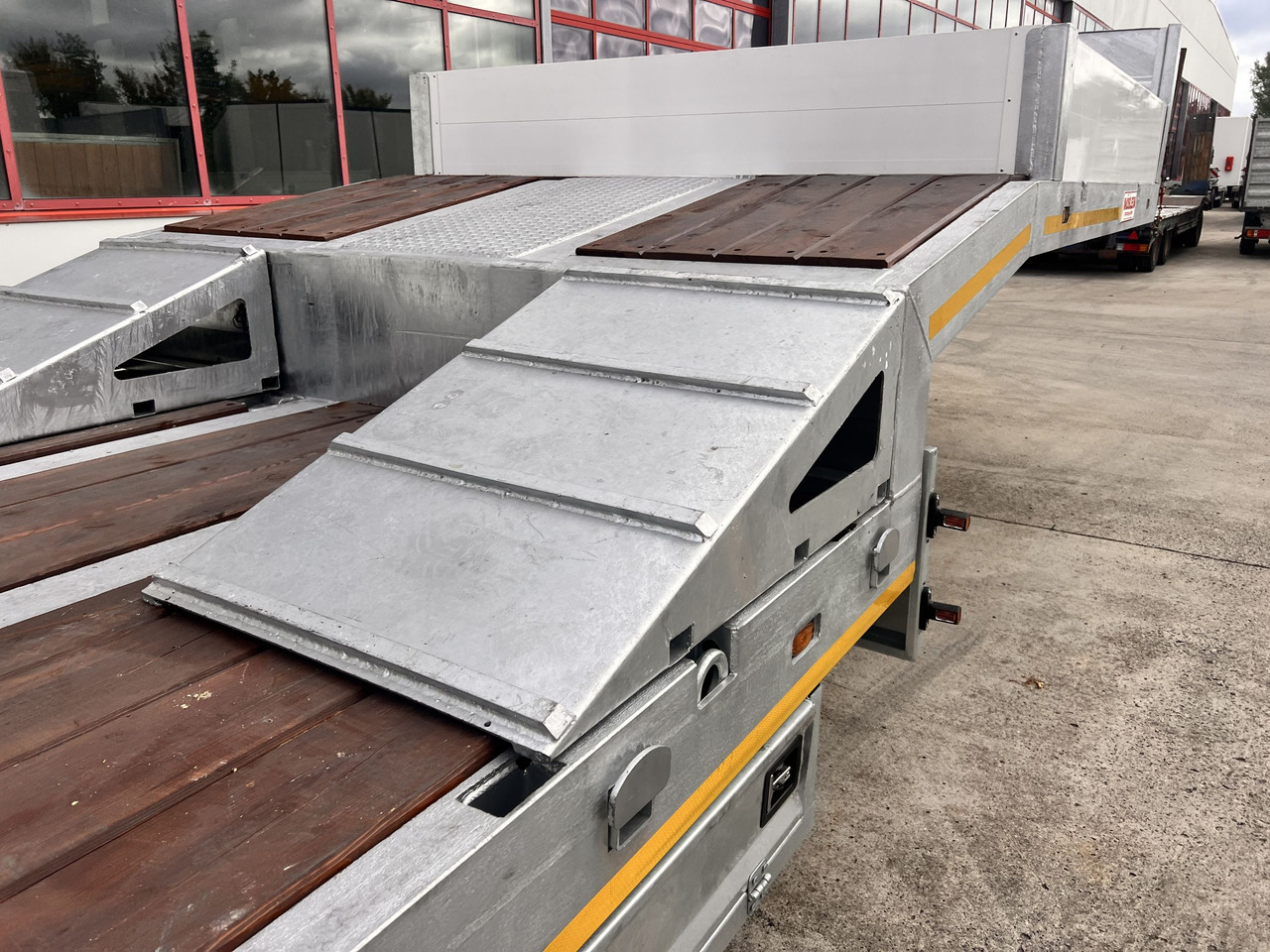 Möslein ST 3  3 Achs Satteltieflader neu - Dieplader oplegger: afbeelding 4 Möslein ST 3  3 Achs Satteltieflader neu - Dieplader oplegger: afbeelding 4