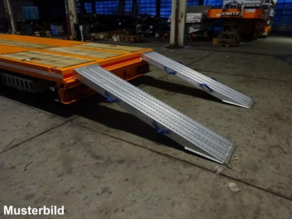 Möslein ST 3 Plato 8,7 3 Achs Satteltieflader Plato 45 t GGfür Fertigteile, Baumaschinen - Dieplader oplegger: afbeelding 2 Möslein ST 3 Plato 8,7 3 Achs Satteltieflader Plato 45 t GGfür Fertigteile, Baumaschinen - Dieplader oplegger: afbeelding 2