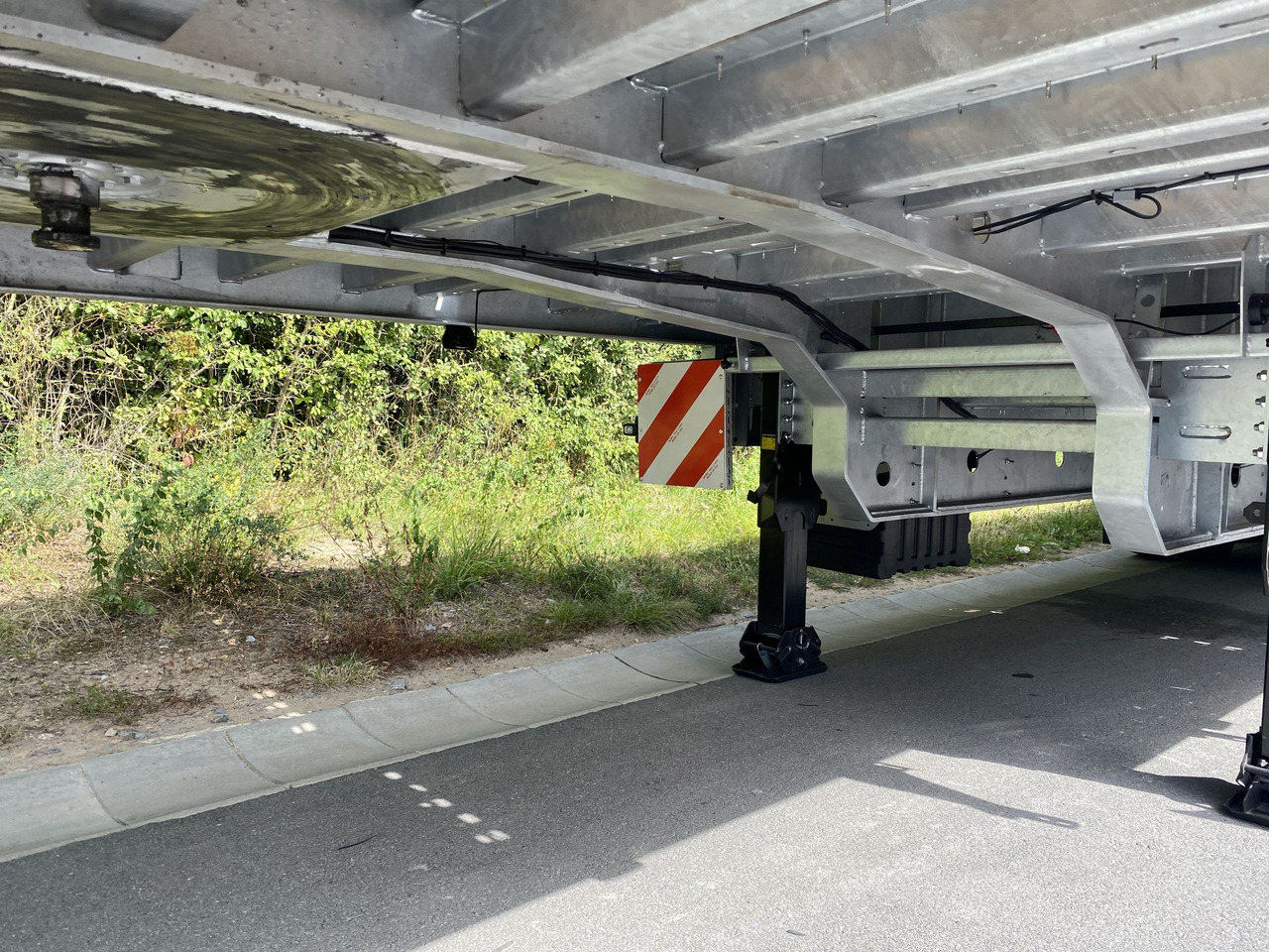 Möslein ST 3-Plato 9,4 3 Achs Satteltieflader Plato 45 t GGfür Fertigteile, Baumaschinen oder Container - Dieplader oplegger: afbeelding 5 Möslein ST 3-Plato 9,4 3 Achs Satteltieflader Plato 45 t GGfür Fertigteile, Baumaschinen oder Container - Dieplader oplegger: afbeelding 5