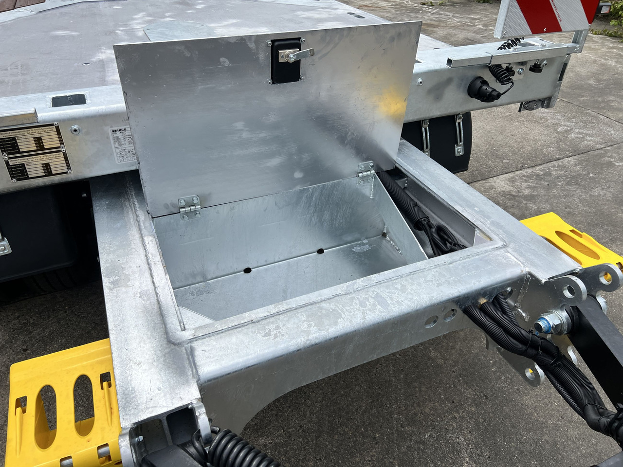 Möslein T 3-9,20 F 3 Achs Tieflader mit gerader Ladefläche 9 m, Neufahrzeug - Dieplader aanhangwagen: afbeelding 3 Möslein T 3-9,20 F 3 Achs Tieflader mit gerader Ladefläche 9 m, Neufahrzeug - Dieplader aanhangwagen: afbeelding 3