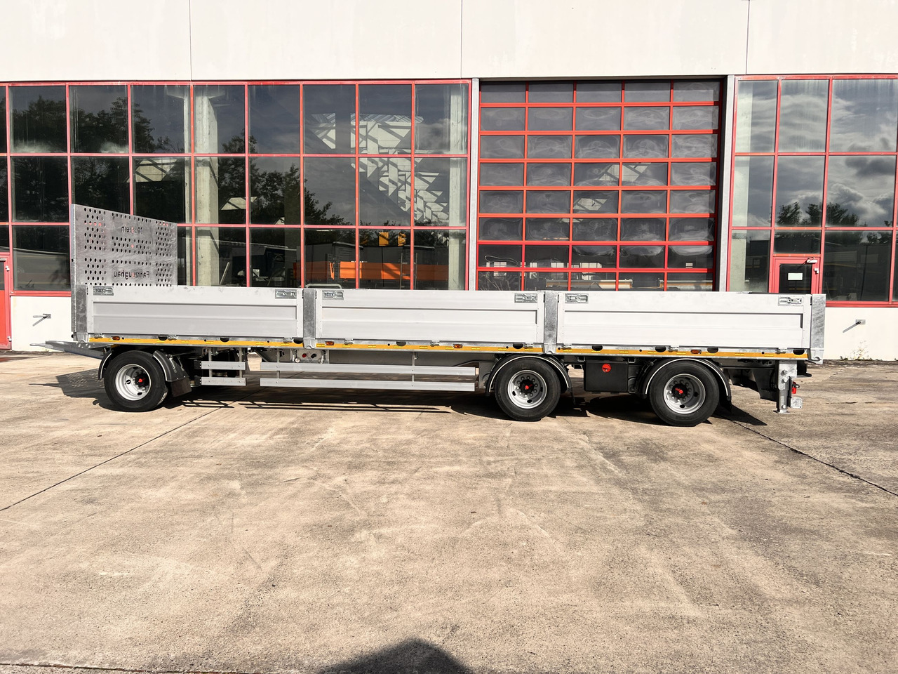 Möslein T 3 Plato 9 m 3 Achs Jumbo- Plato- Anhänger 9 m, Mega - Open/ Plateau aanhangwagen: afbeelding 1 Möslein T 3 Plato 9 m 3 Achs Jumbo- Plato- Anhänger 9 m, Mega - Open/ Plateau aanhangwagen: afbeelding 1