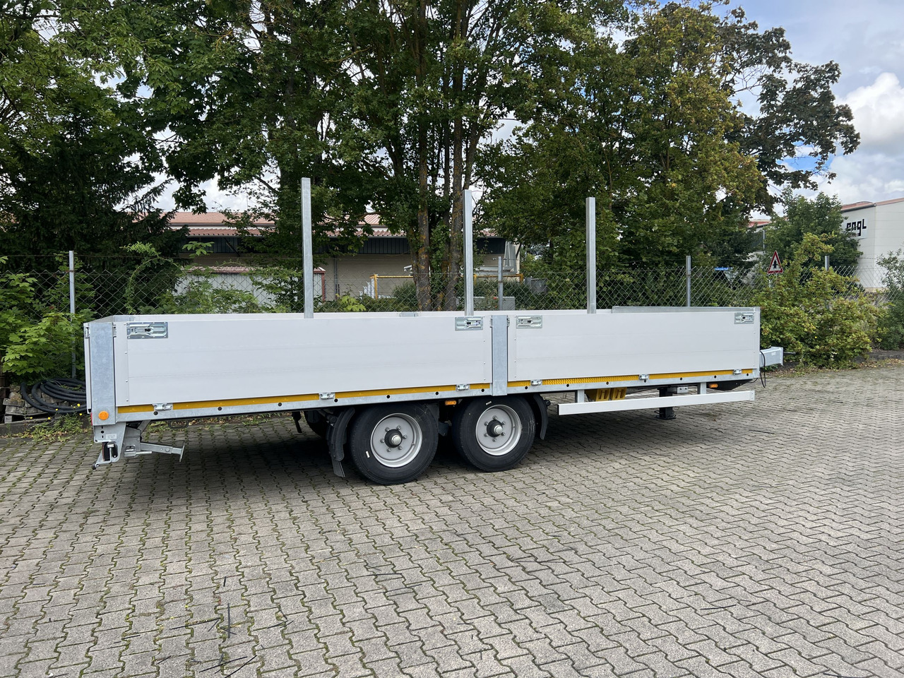 Möslein THT 11- G 6,2 Tandem Pritsche- Tieflader mit Rungentaschen - Open/ Plateau aanhangwagen: afbeelding 4 Möslein THT 11- G 6,2 Tandem Pritsche- Tieflader mit Rungentaschen - Open/ Plateau aanhangwagen: afbeelding 4