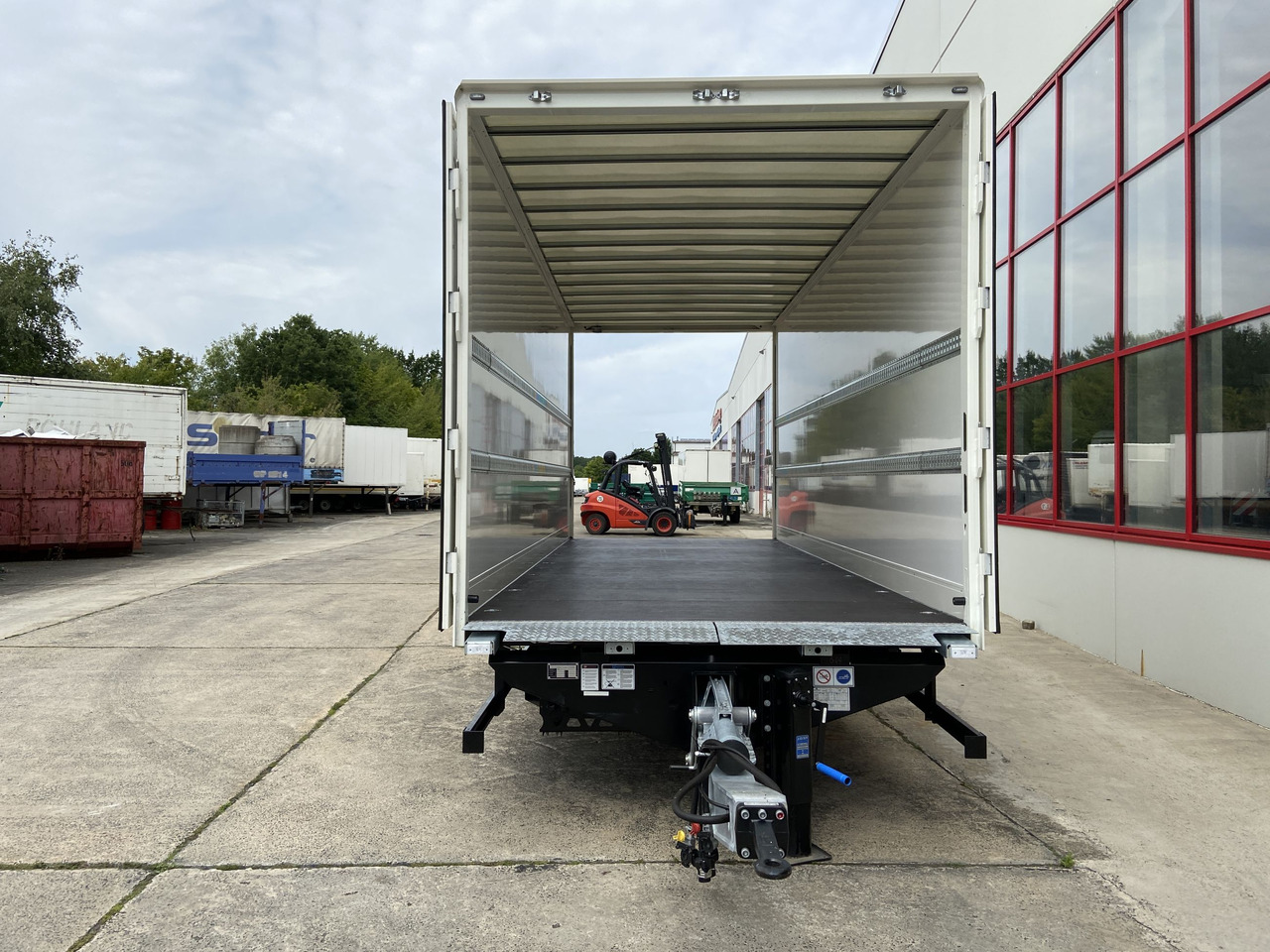 Nieuw Gesloten aanhangwagen Möslein TKO 105 D 6m  weiß  Tandem- Koffer, Durchladbar, -- Neufahrzeug --: afbeelding 9