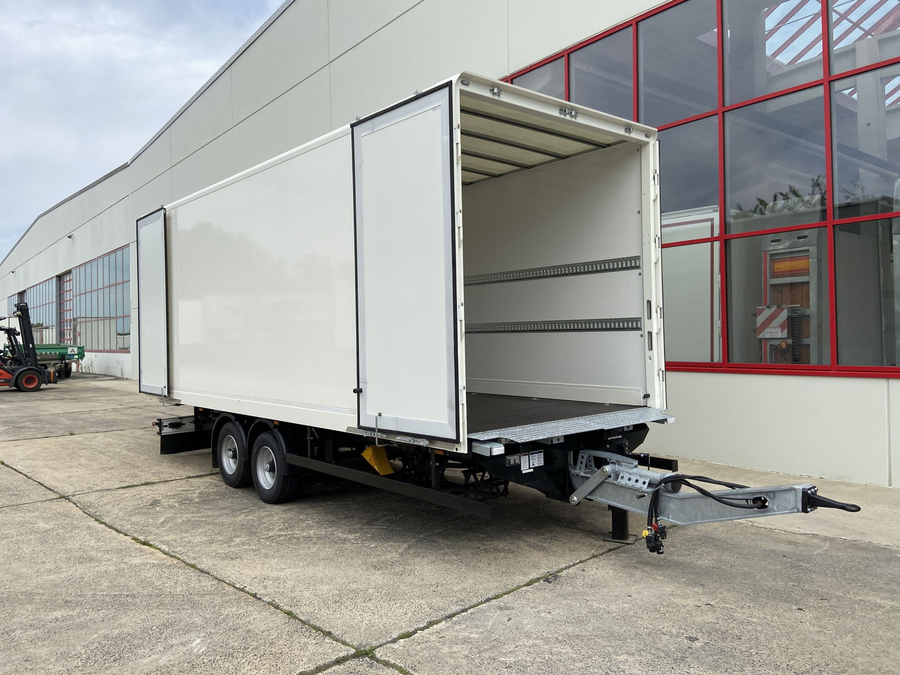 Nieuw Gesloten aanhangwagen Möslein TKO 105 D 6m  weiß  Tandem- Koffer, Durchladbar, -- Neufahrzeug --: afbeelding 13