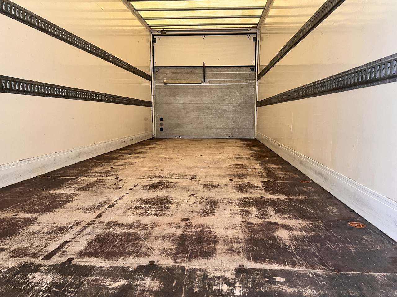 Möslein TKO 105 DL Schwebheim Tandem Koffer mit Ladebordwand 1,5 t + Durchladbar - Gesloten aanhangwagen: afbeelding 5 Möslein TKO 105 DL Schwebheim Tandem Koffer mit Ladebordwand 1,5 t + Durchladbar - Gesloten aanhangwagen: afbeelding 5
