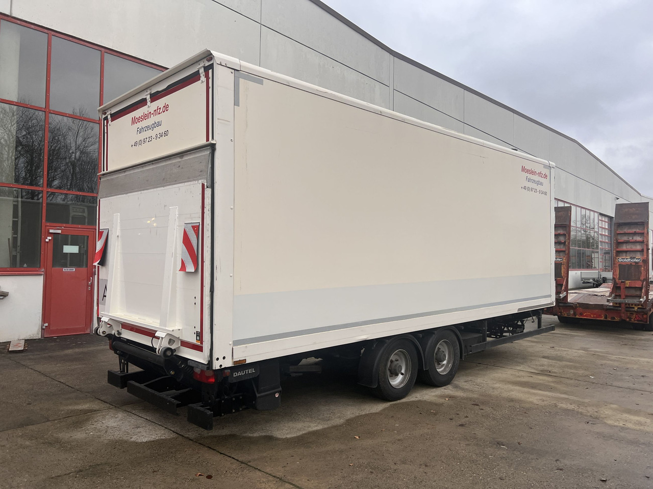 Möslein TKO 105 DL Schwebheim Tandem Koffer mit Ladebordwand 1,5 t + Durchladbar - Gesloten aanhangwagen: afbeelding 4 Möslein TKO 105 DL Schwebheim Tandem Koffer mit Ladebordwand 1,5 t + Durchladbar - Gesloten aanhangwagen: afbeelding 4