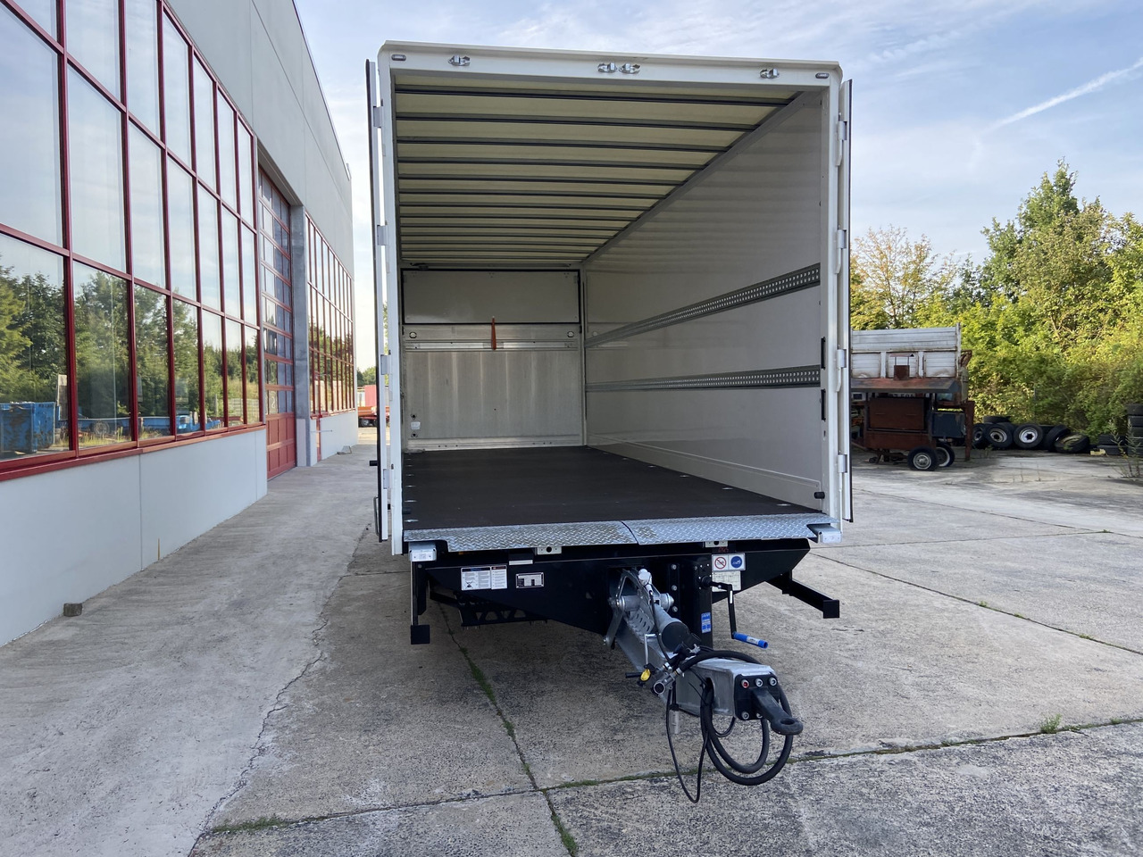 Möslein TKO105 D-L 6 m NEUER Tandem Koffer, Ladebordwand+ Durchladbar - Gesloten aanhangwagen: afbeelding 4 Möslein TKO105 D-L 6 m NEUER Tandem Koffer, Ladebordwand+ Durchladbar - Gesloten aanhangwagen: afbeelding 4