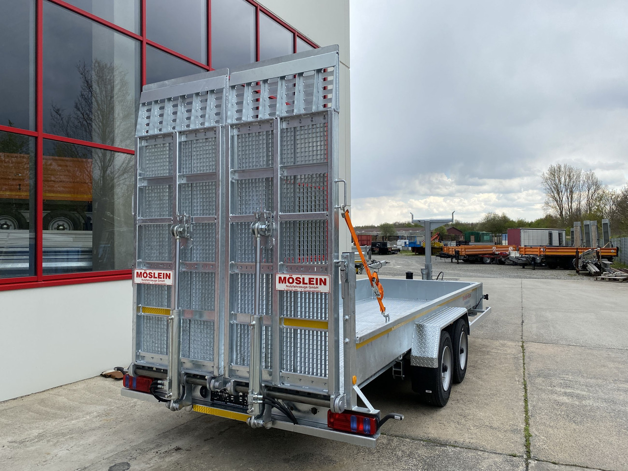 Möslein TT 11-E6x2 hydr. Rampen Tieflader für Fräsen breiten hydraulischen Rampen, Neu - Dieplader aanhangwagen: afbeelding 5 Möslein TT 11-E6x2 hydr. Rampen Tieflader für Fräsen breiten hydraulischen Rampen, Neu - Dieplader aanhangwagen: afbeelding 5