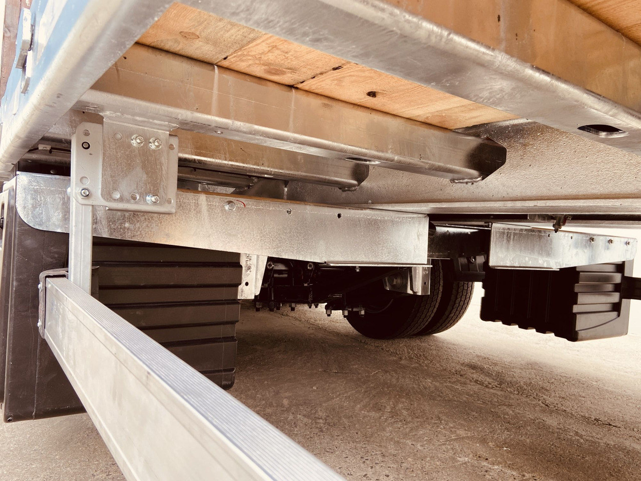 Möslein TT 34 Zugrohr Gerade 34 t GG Tridem- Tieflader 3 Achs, gelenktNeufahrzeug - Dieplader aanhangwagen: afbeelding 2 Möslein TT 34 Zugrohr Gerade 34 t GG Tridem- Tieflader 3 Achs, gelenktNeufahrzeug - Dieplader aanhangwagen: afbeelding 2