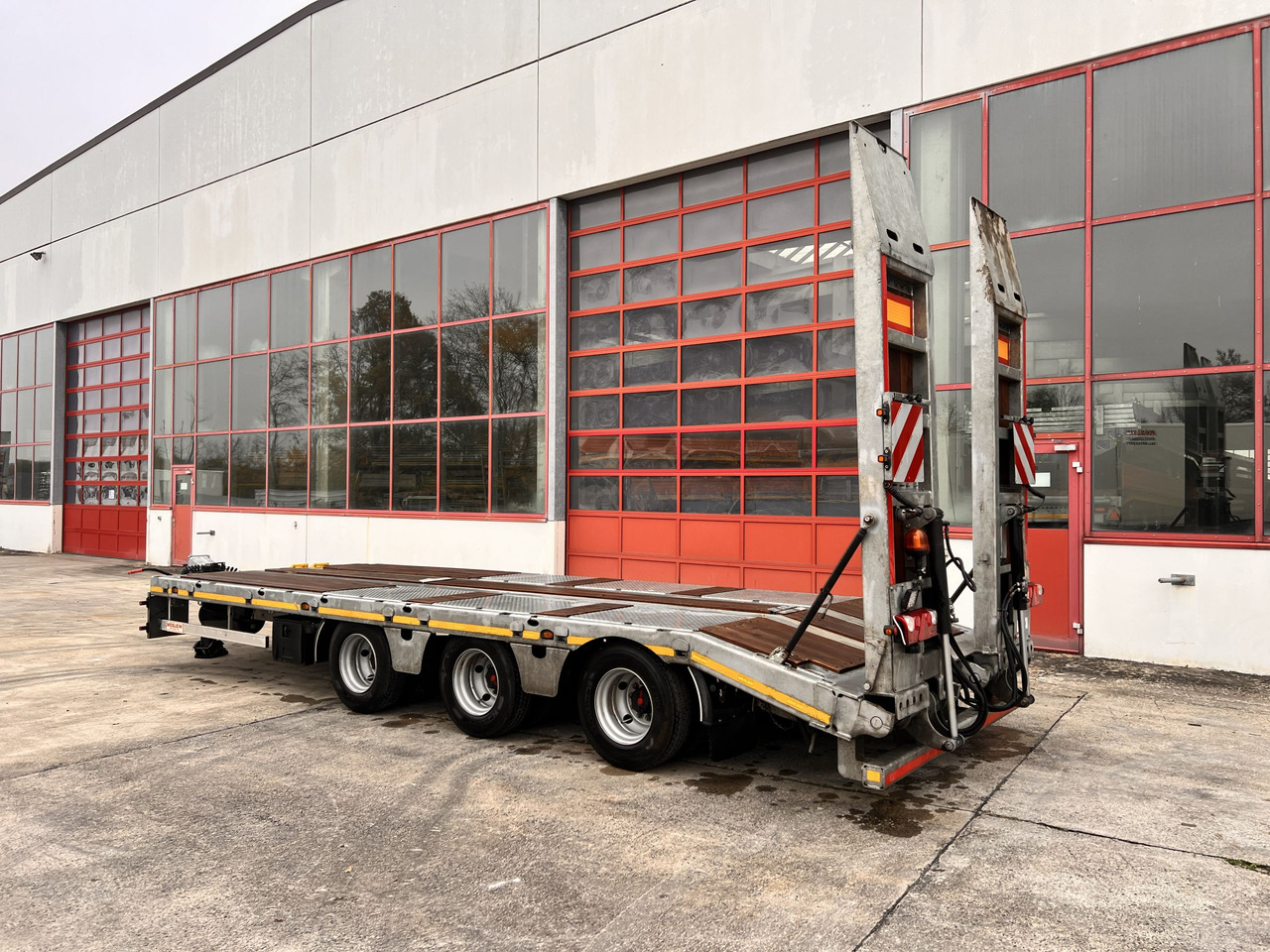 Möslein TTA33 Schwebheim 31 t Tridemtieflader gelenkt, Neuwertig - Dieplader aanhangwagen: afbeelding 2 Möslein TTA33 Schwebheim 31 t Tridemtieflader gelenkt, Neuwertig - Dieplader aanhangwagen: afbeelding 2