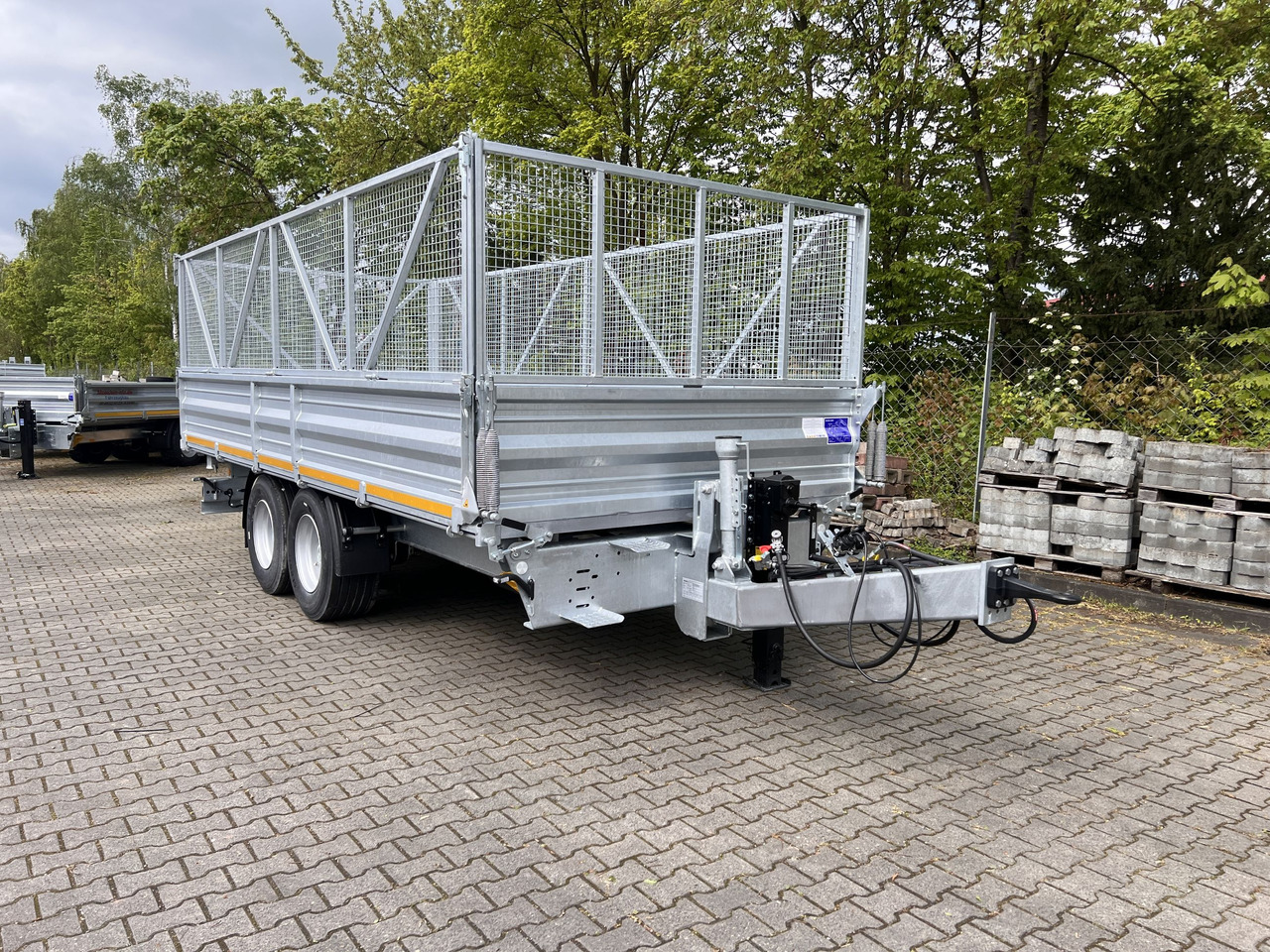 Möslein TTD 14  5,70 m  14 t Tandem- Kipper Tieflader 5,70 m lang, Breite Reifen-- Neufahrzeug -- - Kipper aanhangwagen: afbeelding 2 Möslein TTD 14  5,70 m  14 t Tandem- Kipper Tieflader 5,70 m lang, Breite Reifen-- Neufahrzeug -- - Kipper aanhangwagen: afbeelding 2