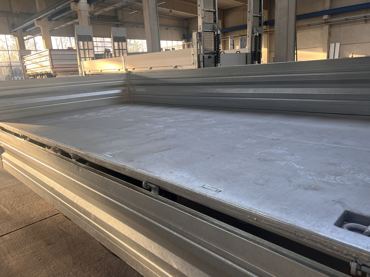 Möslein TTD 14 Schwebheim  14 t Tandemkipper Tieflader Breite Reifen-- Neufahrzeug -- - Kipper aanhangwagen: afbeelding 4 Möslein TTD 14 Schwebheim  14 t Tandemkipper Tieflader Breite Reifen-- Neufahrzeug -- - Kipper aanhangwagen: afbeelding 4