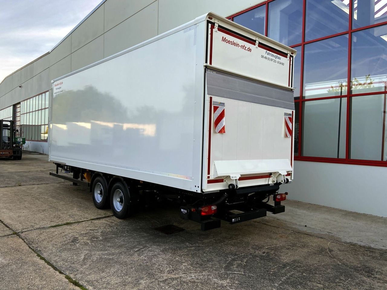 Möslein Tandem Koffer, Ladebordwand 1,5 t + Durchladbar - Gesloten aanhangwagen: afbeelding 5 Möslein Tandem Koffer, Ladebordwand 1,5 t + Durchladbar - Gesloten aanhangwagen: afbeelding 5