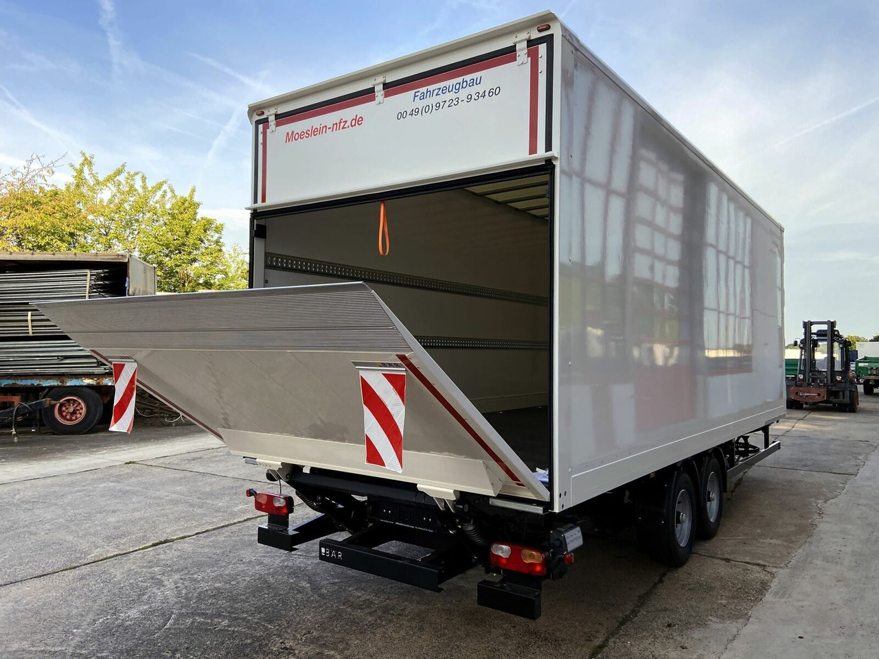 Möslein Tandem Koffer, Ladebordwand 1,5 t + Durchladbar - Gesloten aanhangwagen: afbeelding 2 Möslein Tandem Koffer, Ladebordwand 1,5 t + Durchladbar - Gesloten aanhangwagen: afbeelding 2