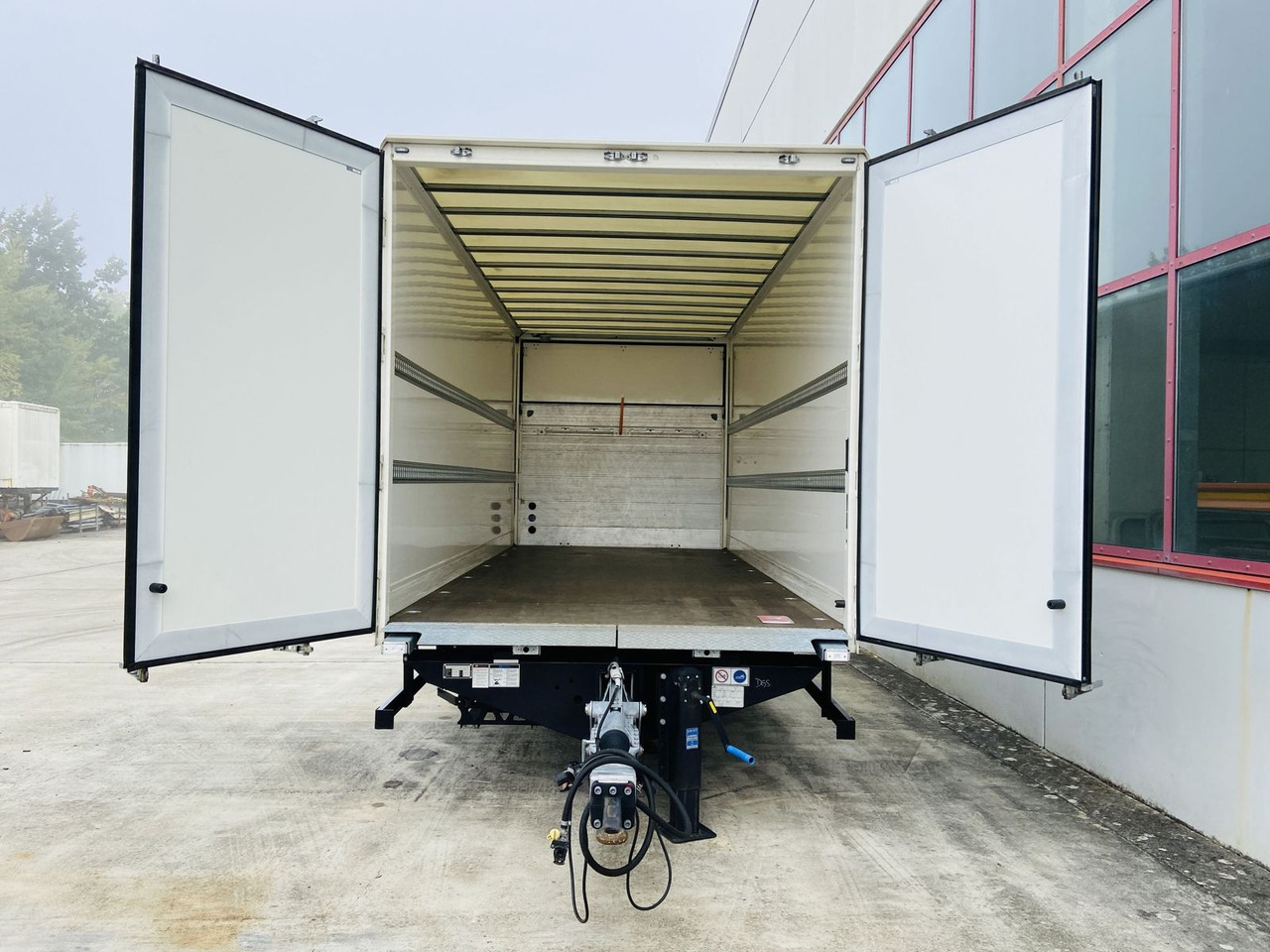 Möslein Tandem Koffer, Ladebordwand 1,5 t + Durchladbar - Gesloten aanhangwagen: afbeelding 5 Möslein Tandem Koffer, Ladebordwand 1,5 t + Durchladbar - Gesloten aanhangwagen: afbeelding 5