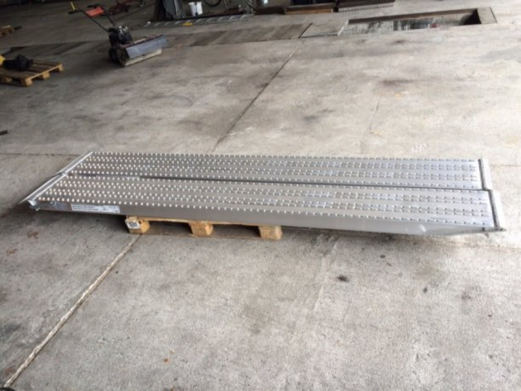 NEU Auffahrrampen, Alurampen,Verladerampen, 8 to Länge 3,25m - Laadbrug: afbeelding 1 NEU Auffahrrampen, Alurampen,Verladerampen, 8 to Länge 3,25m - Laadbrug: afbeelding 1